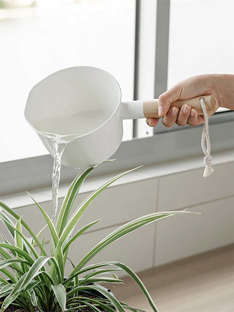 キッチン用プラスチック製水さしハンギングデザインが宅飲みを楽しくする理由