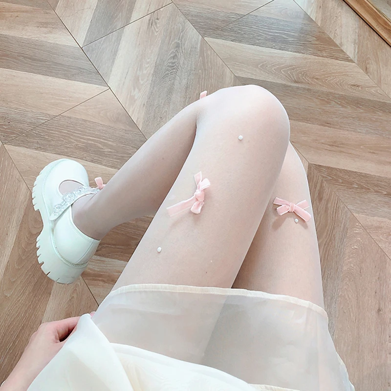 パンチースーツをどう選ぶ？透け感とリーフ模様が魅力の夏用ストッキングの選び方