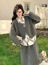 独特なデザイン！グレーのスウェットとリネンシャツ重ね着コーディネート【春秋用・スカート付き】（セットアップ対応）