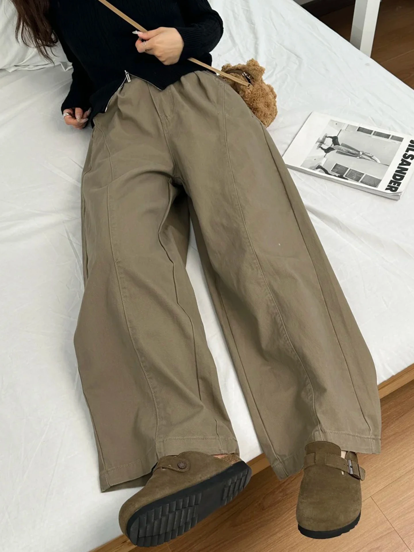 ジージャンに合うズボン レディースは、カーキ色のストレートパンツが今、最も人気なの？