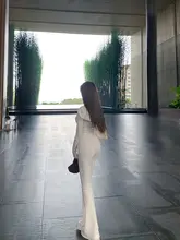フィット感のあるフード付きセーターと微フレアパンツのセット（セットアップ対応）