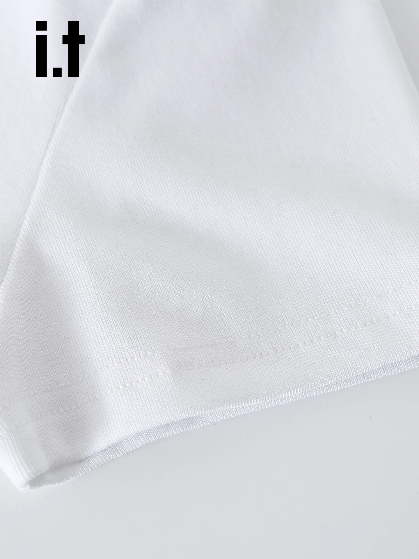 tシャツ メッシュ どんなもの？白色 クルーネック 半袖 Tシャツの実用性と使い方
