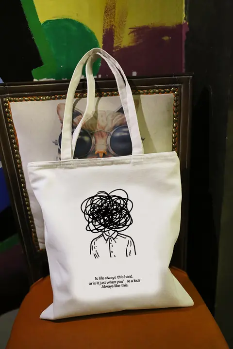 ヴィンテージ風の個性的なキャンバスバッグ【高校生・大学生向け・大容量・肩掛けトートバッグ】