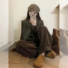 秋の日に最適なオシャレ！グリーンベストとワイドパンツのコーディネート（セットアップ対応）