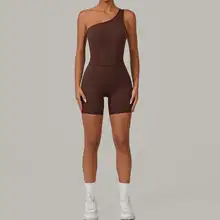 斜めシングルショルダー ヨガウェア【タイトフィット・ショートパンツ・ブラパッド付き】（セット アップ対応）