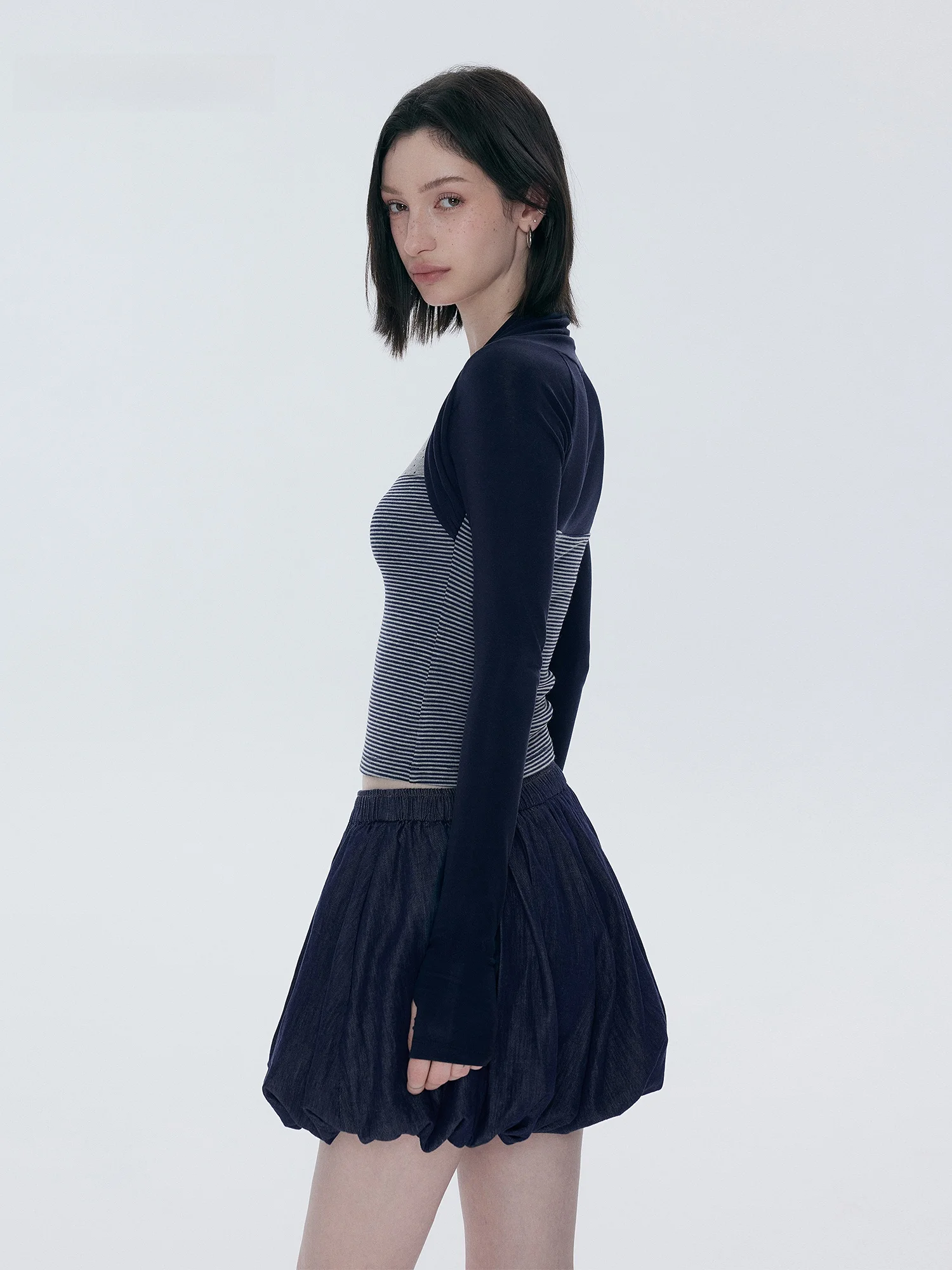 ボーダーとドットのTシャツで通勤スタイルを一気にレベルアップする方法は？