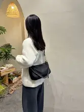 シンプルデザインのショルダーバッグ【通勤向け・大容量・軽量・カジュアル】
