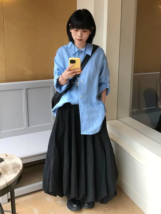 エアリー感のある黒のフレアスカート【レトロ・フリーウエスト・ミディ丈】