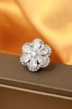 水晶装飾の花柄ボタン【高級感あるカーディガン用・オシャレなニットボタン】