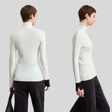 高領デザインのアシンメトリーカラーセーター【フィット感・スリット袖・女性用】