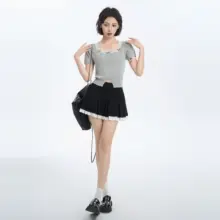 グレーのレーススクエアネックパフスリーブニット短袖Tシャツ【女性用・フィット感・ウエストシェイプ】