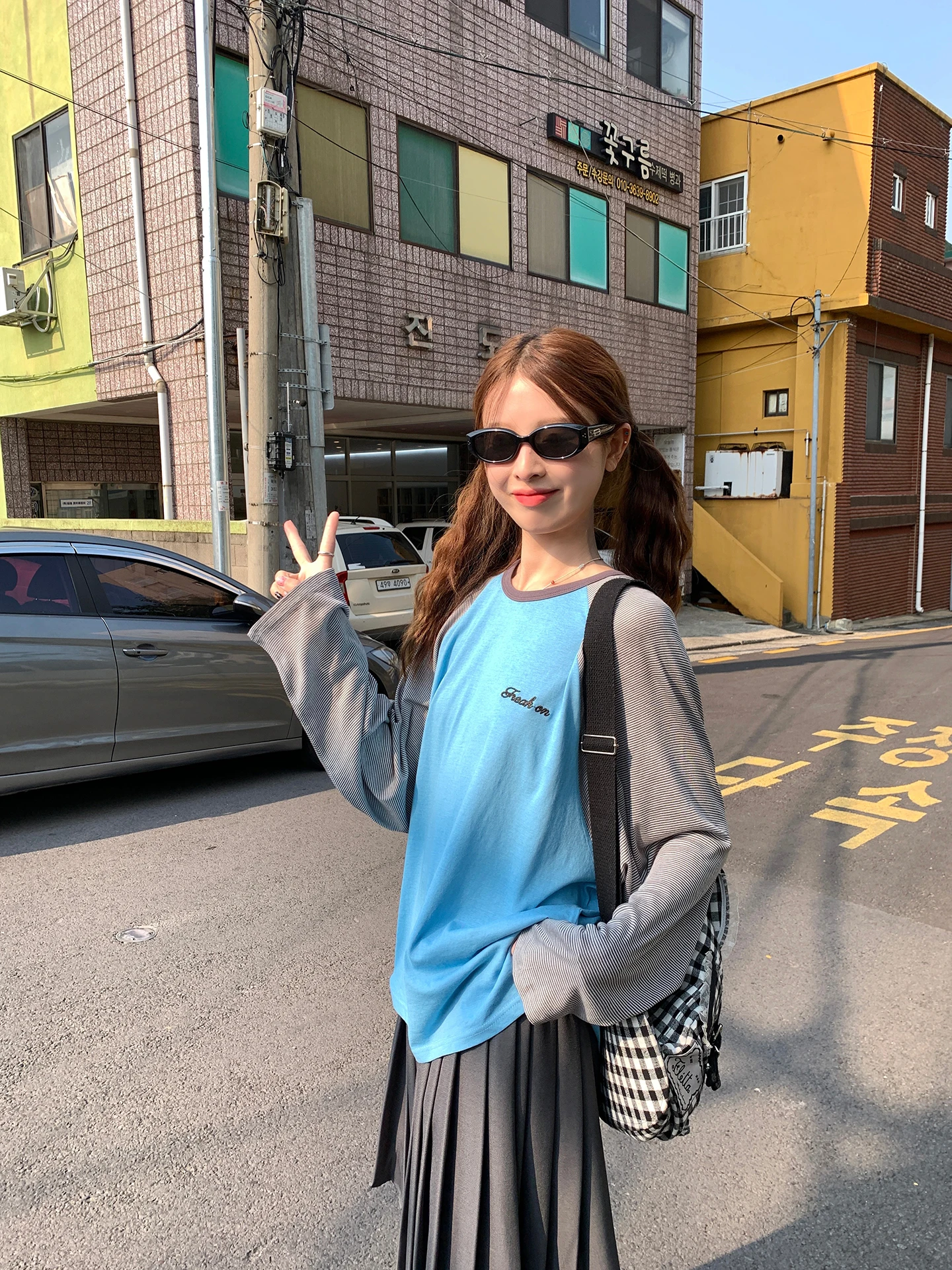 きれいめカジュアルで軽い雰囲気を出すコツは？長袖Tシャツの選び方と着こなしの秘密