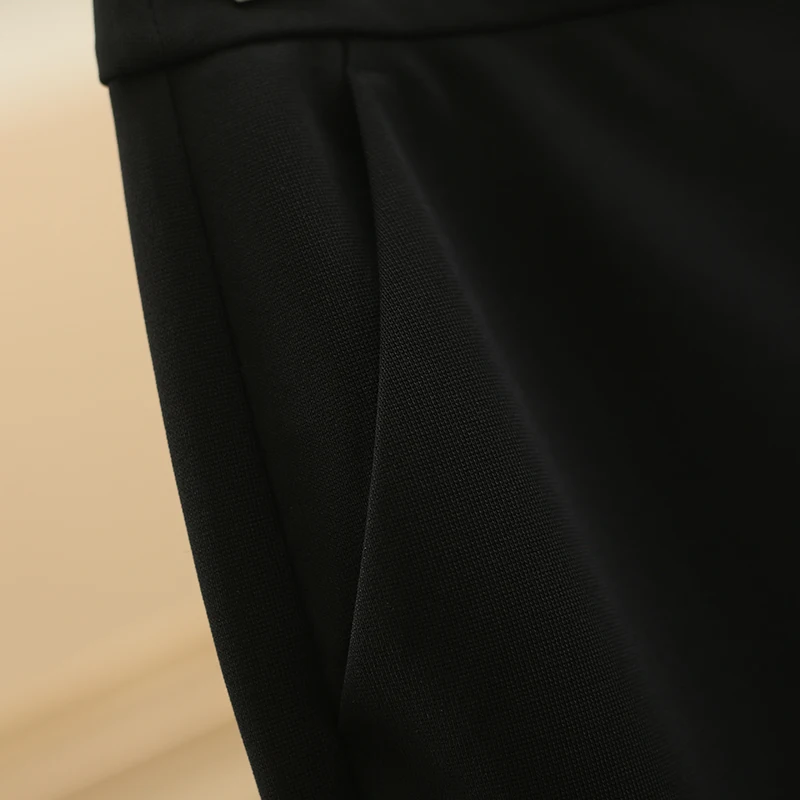 カーゴパンツに合う服は？通勤スタイルを完璧に整える1つの秘密