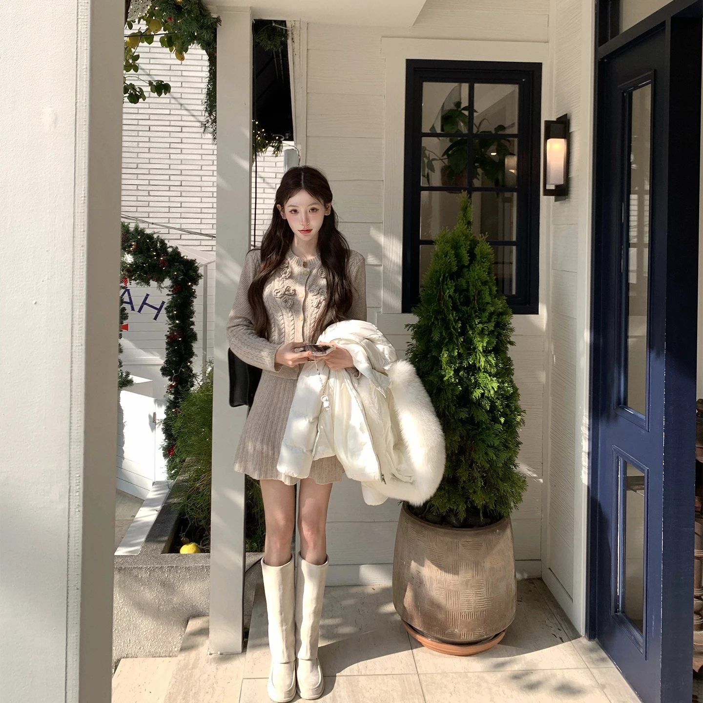 ニット ビスチェ としての甘美な立体フラワー編みウールニットセットアップの実用性と着用シーン