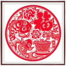 切り絵デザインの平安福魚・錦鯉の刺繍アート【中華風・手作り・リビングや玄関の装飾に最適】