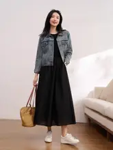 優雅なデザインのアセテート短袖ワンピース【ウエスト絞り・ミディ丈・小黒服】（セットアップ対応）