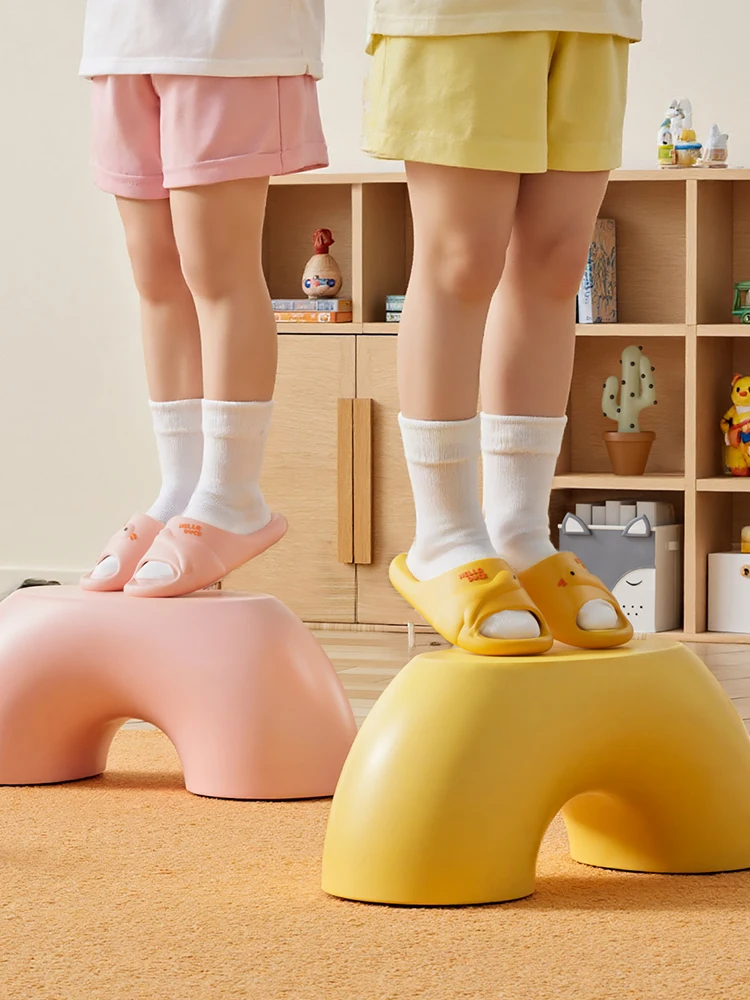 カートゥーンデザインの子供用スリッパ：滑り止めと通気性を兼ね備えた居宅用EVA製アイテム