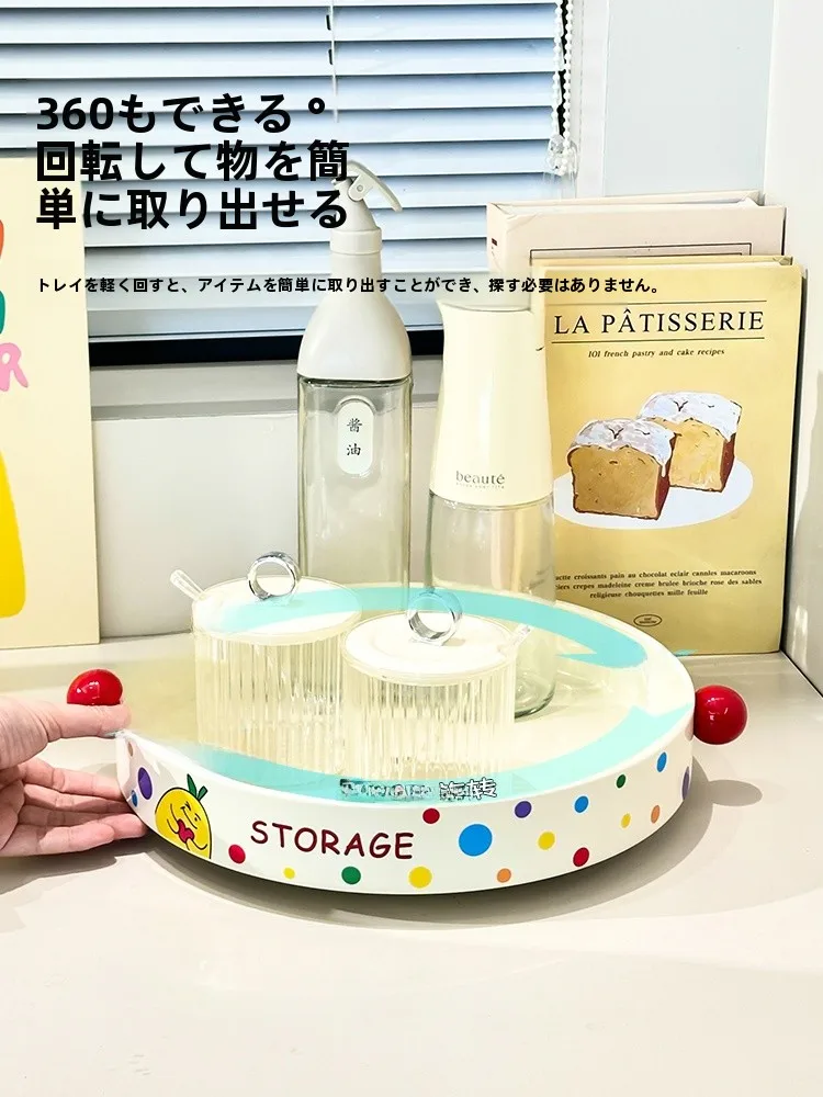 可愛いキッチン調味料ラック：回転トレーで効率的な収納を実現