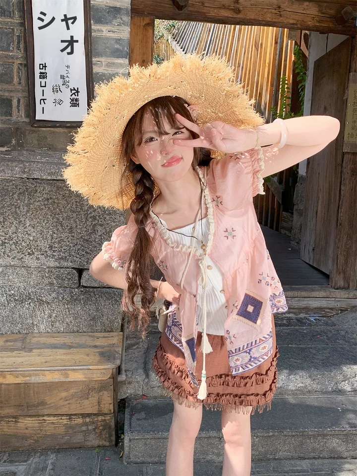 夏用ボヘミアンスタイルの天絲ブラウス【木耳フリル・ブラウンコットンフラワー刺繍ス  カート】（セットアップ対応）