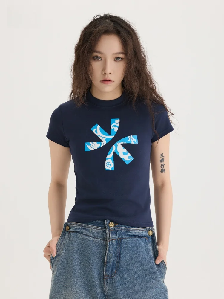 人気のモード系Tシャツはどう選ぶ？シンプルなレトロ風ショート丈Tシャツが実は最強の解決策