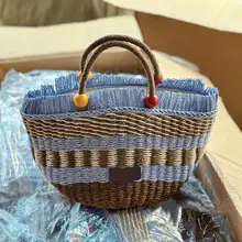 可愛い手提げかごバッグ【トートスタイル・タッセルと木製ビーズ装飾・手編み草編】