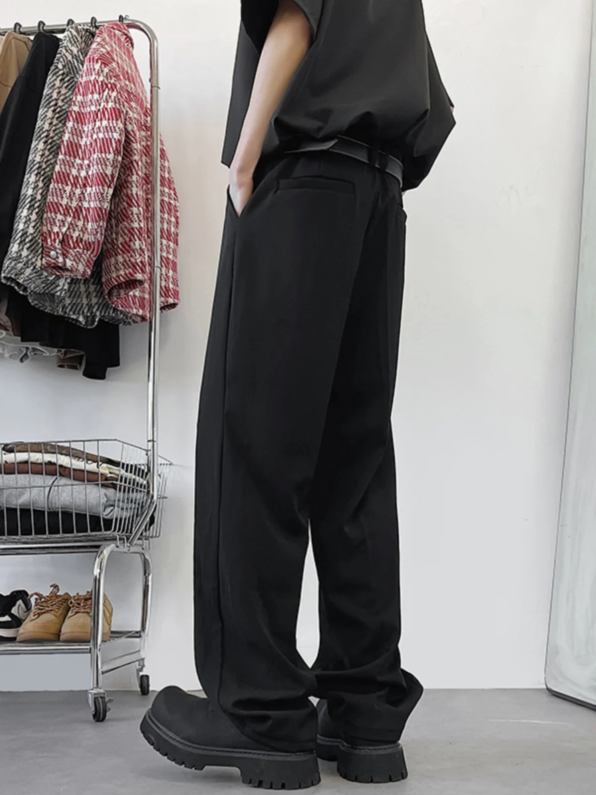 30代・40代男性の春ファッションに最適な190トール丈スーツパンツ