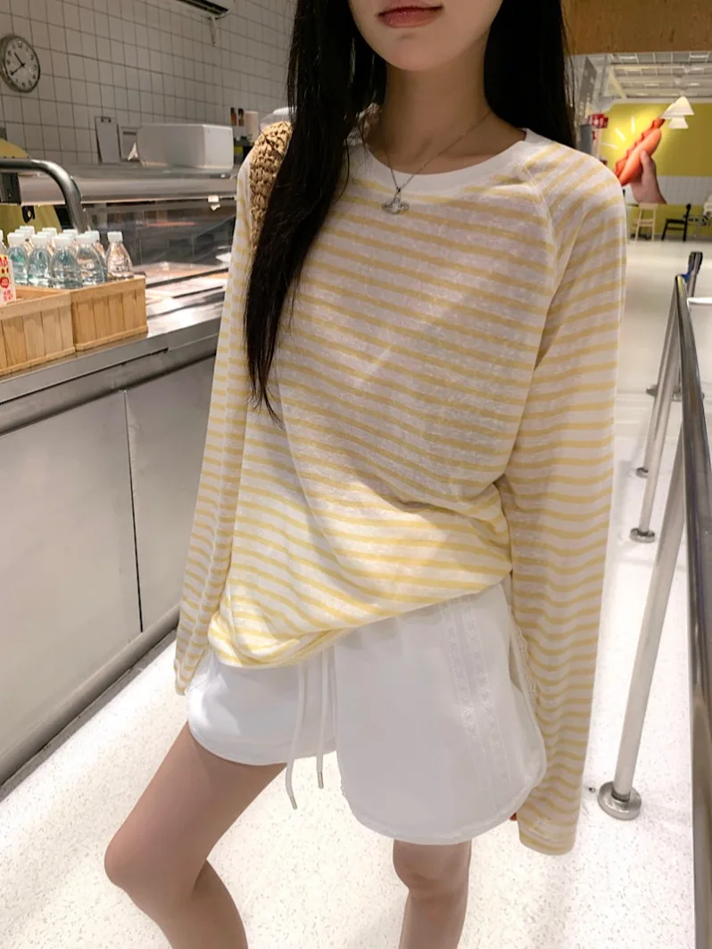 春にぴったりなイエローラインのTシャツとショートパンツセット：女 ライン と 女子 ライン の実用性を検証