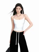 白色の胸パッド付きキャミソール【春夏用・フィット感・背中美人デザイン】