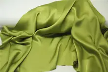 微伸縮性のあるしわになりにくい秋色イエローグリーンの薄手麻サテン生地【礼服漢服用】