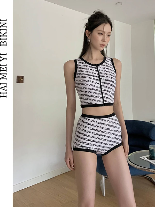 保守的なデザインの女性用ビキニ水着：インス風小胸スタイルで温泉・リゾートに最適