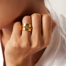 カラフルなジルコニアクリスタル幅広リング【ステンレス製・18Kゴールドプレート・個性的デザイン・女性用】