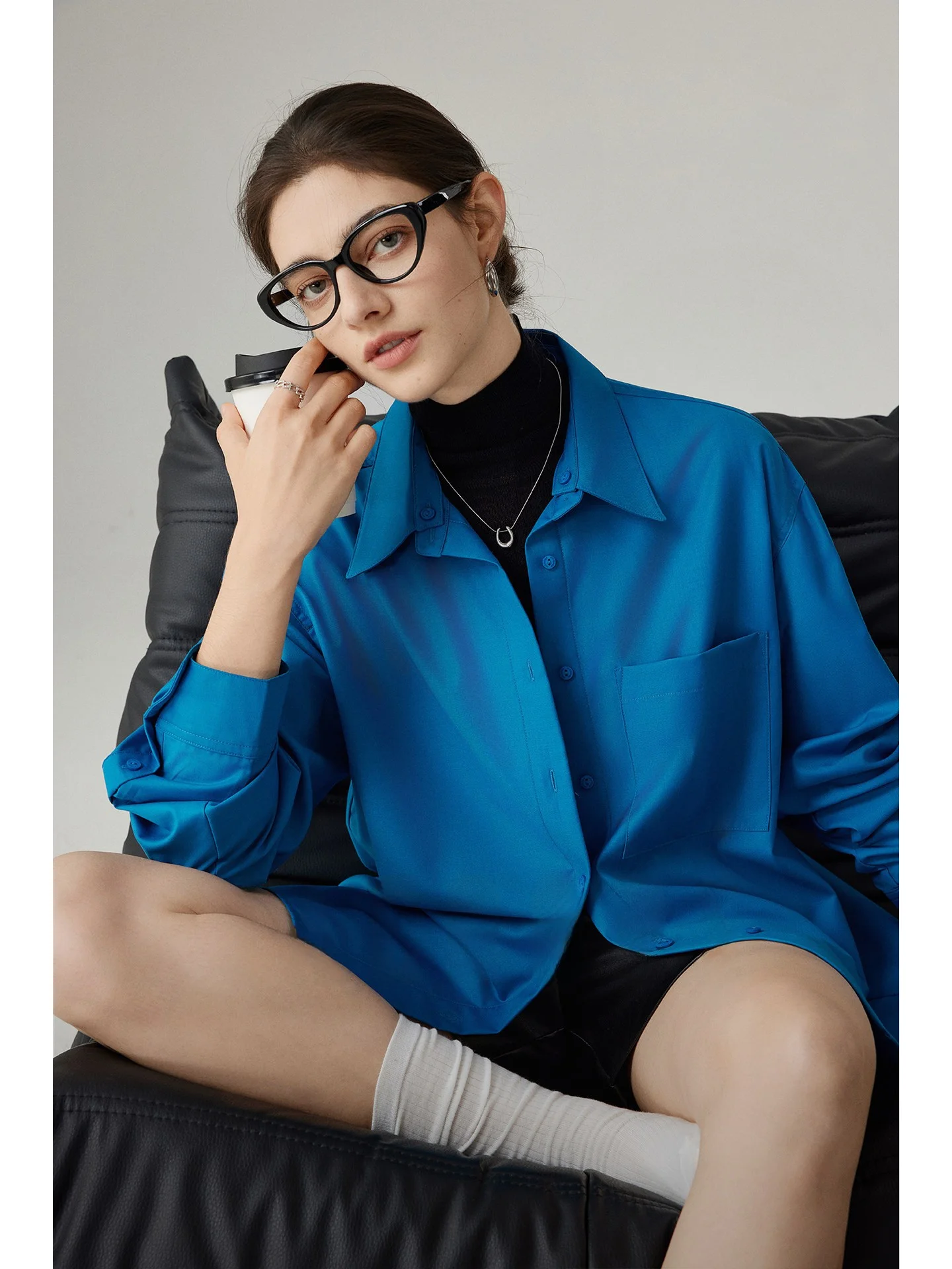 取り外し可能な襟付きシャツ：クラインブルーのレトロスタイルと通勤対応を徹底解説