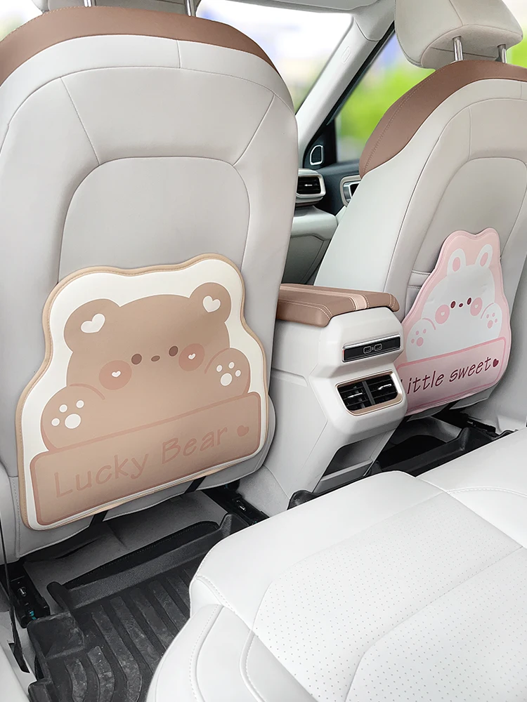 車用後部座席保護マット：ラバー素材による防汚・収納機能の実用性解析