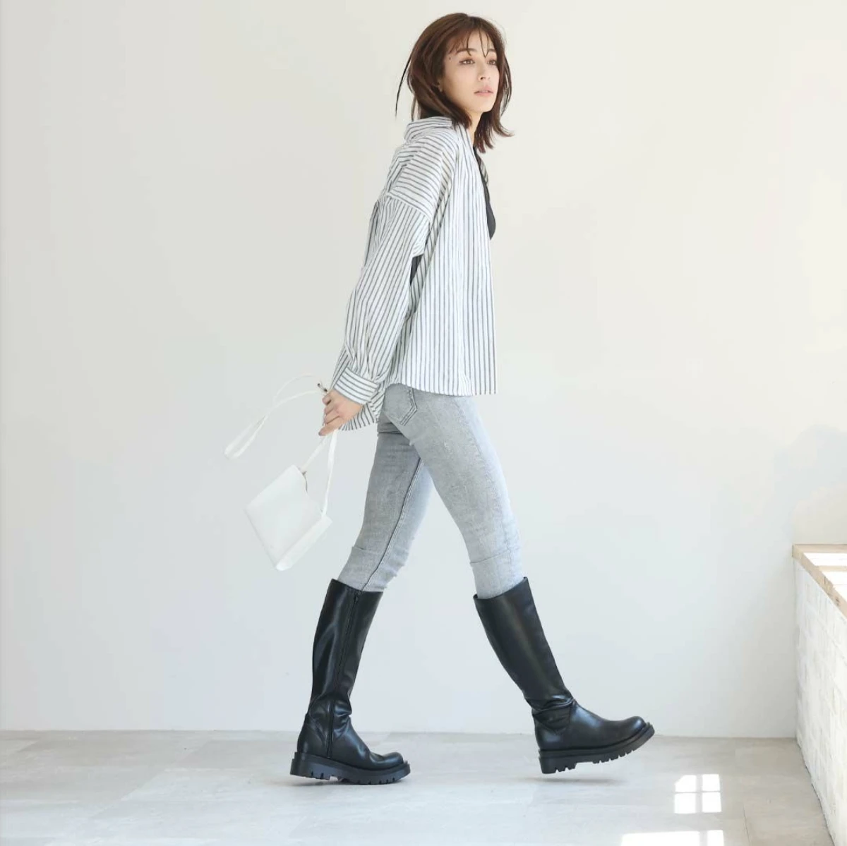 脚長効果抜群！シンプルなデザインの厚底ロングブーツ【ライダーブーツ・ストレートスタイル】