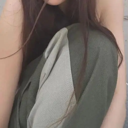 韓国ストリート女子が愛する、ビンテージ風のワイドパンツは今、日本のストリートスタイルにどう影響を与えているの？