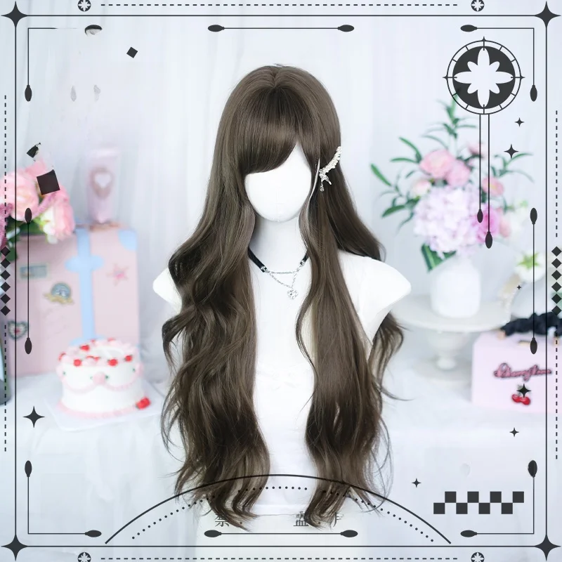 40歳の女性にぴったりのロングヘアスタイルは？ロリータ風カールウィッグが若々しさを呼び起こす理由