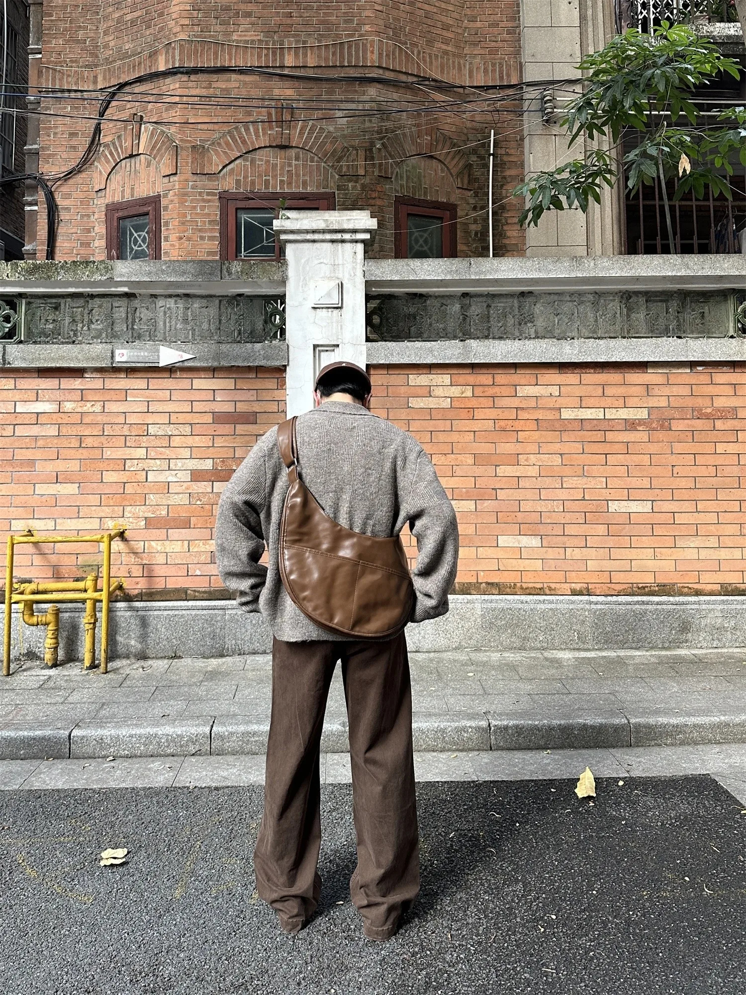 厚手ニットカーディガン：オーバーサイズデザ インで秋冬の男性ファッションを実現