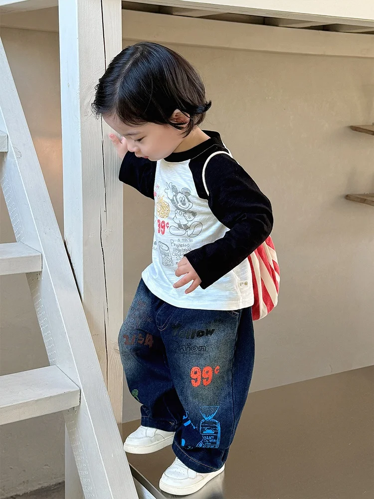 春に赤ちゃんが寝るとき着るべき服：カラフルなプリントセットアップの実用性と選定基準