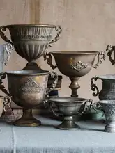 ヴィンテージ風フランススタイルのアイアン花瓶【アンティーク仕上げ・クラシックデザイン】