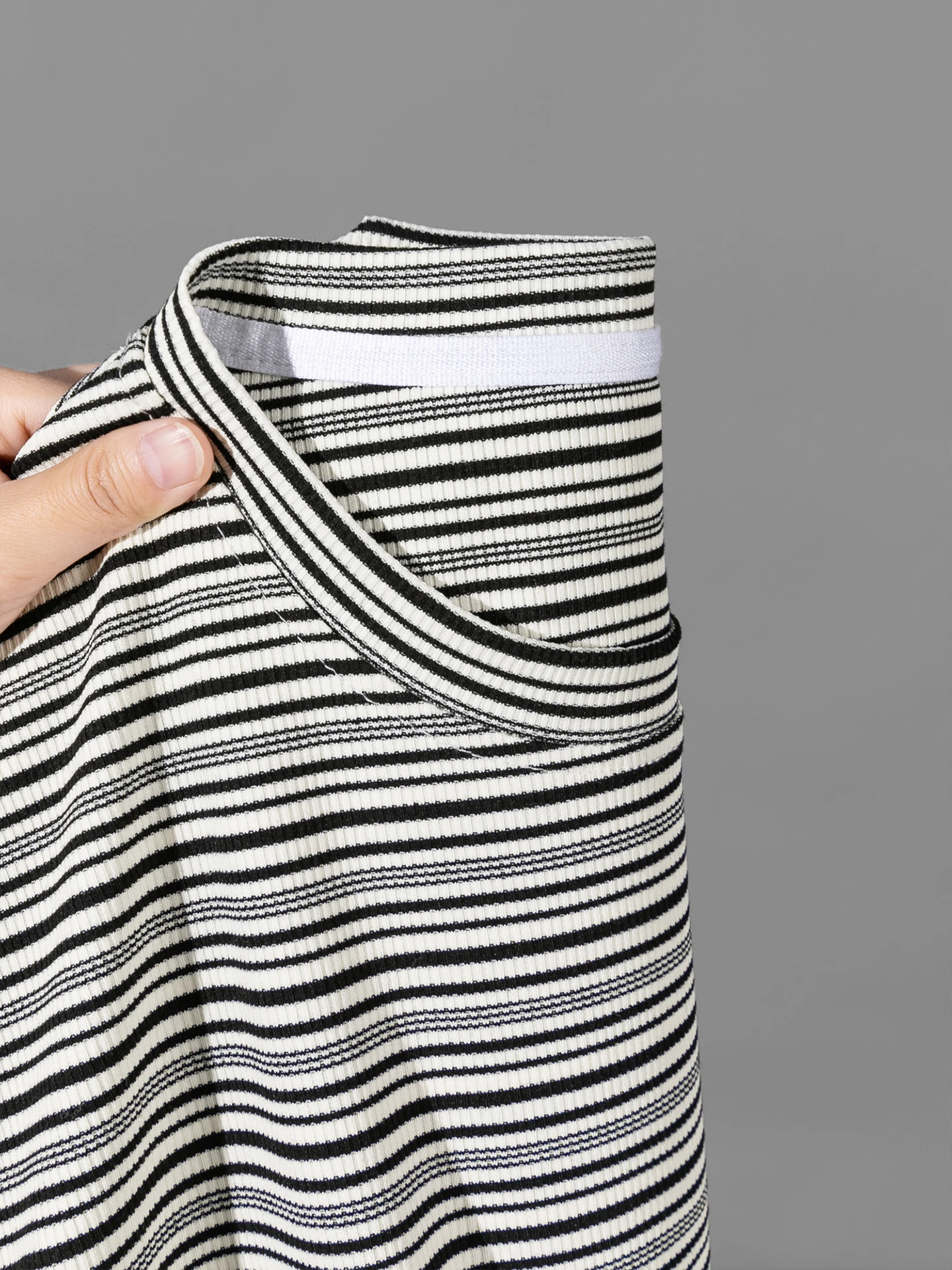 メンズ ストライプ柄 Tシャツ はどんな場面で着用するのか？リアルな使い方と選び方を解説