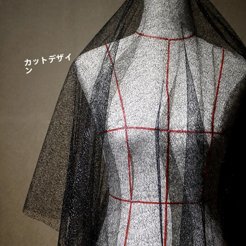 黒の不規則なテクスチャーチュール生地：高級ドレス制作に最適な網纱素材とは