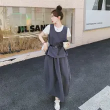 スタイリッシュなグレーのタンクトップとスカートのコーディネート【夏用・感・三点セットアップ対応】