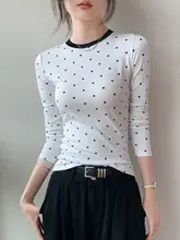 ドット柄の長袖トップス【ラウンドネック・スリムフィット・女性用・秋用】