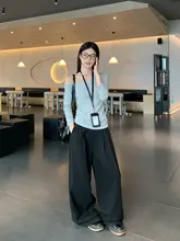 ブラックのフィットパンツ【高腰・ドレープデザイン・秋用】