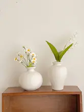 フランス風デザインの白いミニ陶器花瓶【おしゃれなインテリア・飾り用・造花対応】