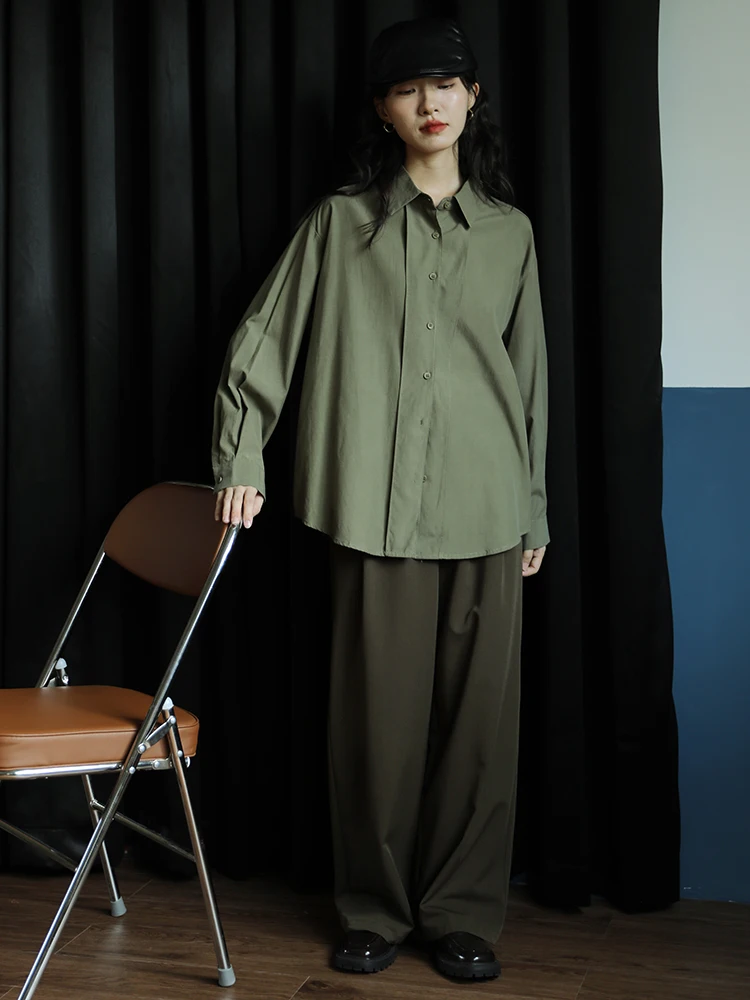 大人可愛い服 40代コーデ | レトロ長袖シャツで実現する、心の余裕をもたらすスタイル