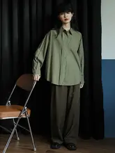 レトロなデザインの長袖シャツ【シンプル・秋用・女性】