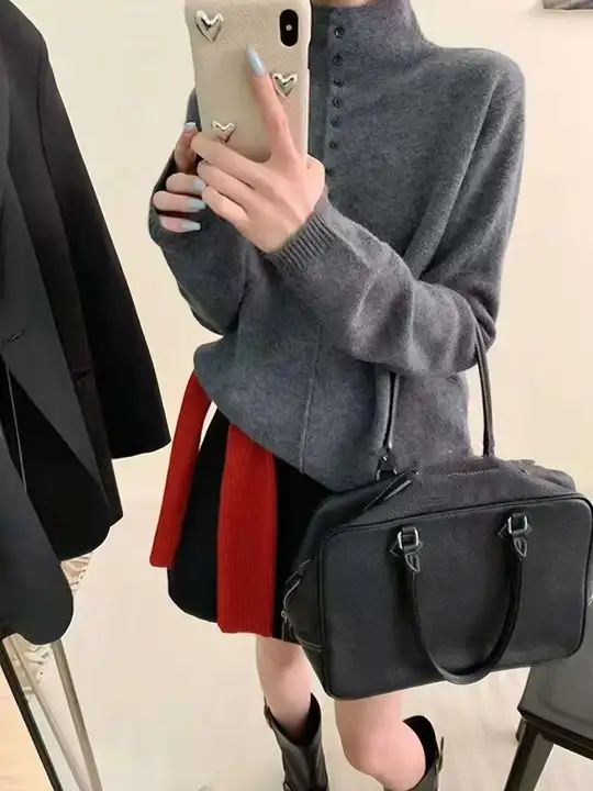 高級感あるシンプルなタートルネックウールニットトップス【ボタン付き・女性用・秋冬向け】