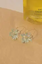 透明なレーザー効果の花びらイヤリング【14k金メッキ・ハンドメイド】