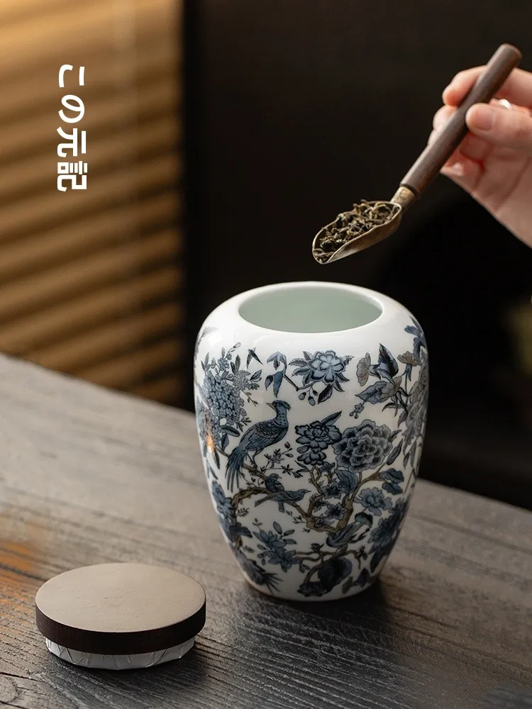 青花模様の茶葉缶を選ぶべき理由は？和風インテリアに合う高級感のあるアイテムとは